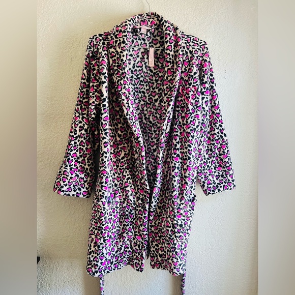 Victoria's Secret Other - VICTORIA'S SECRET SOFT COZY ROBE SLEEPWEAR M/L IN HEART LEOPARD PRINT NWT